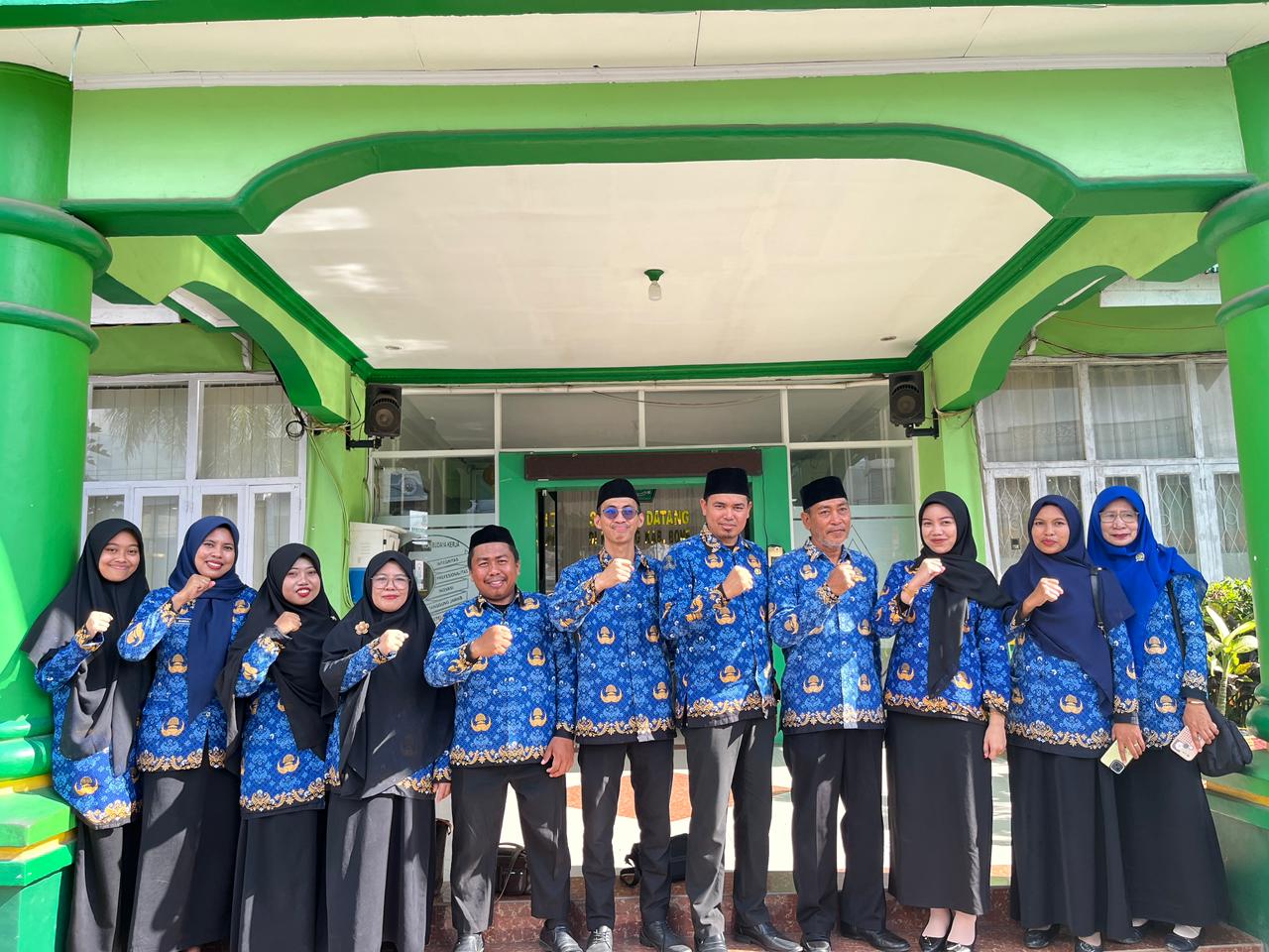 Penghulu dan Penyuluh Agama Islam KUA Salomekko Ikuti Upacara Hari Sumpah Pemuda ke-97