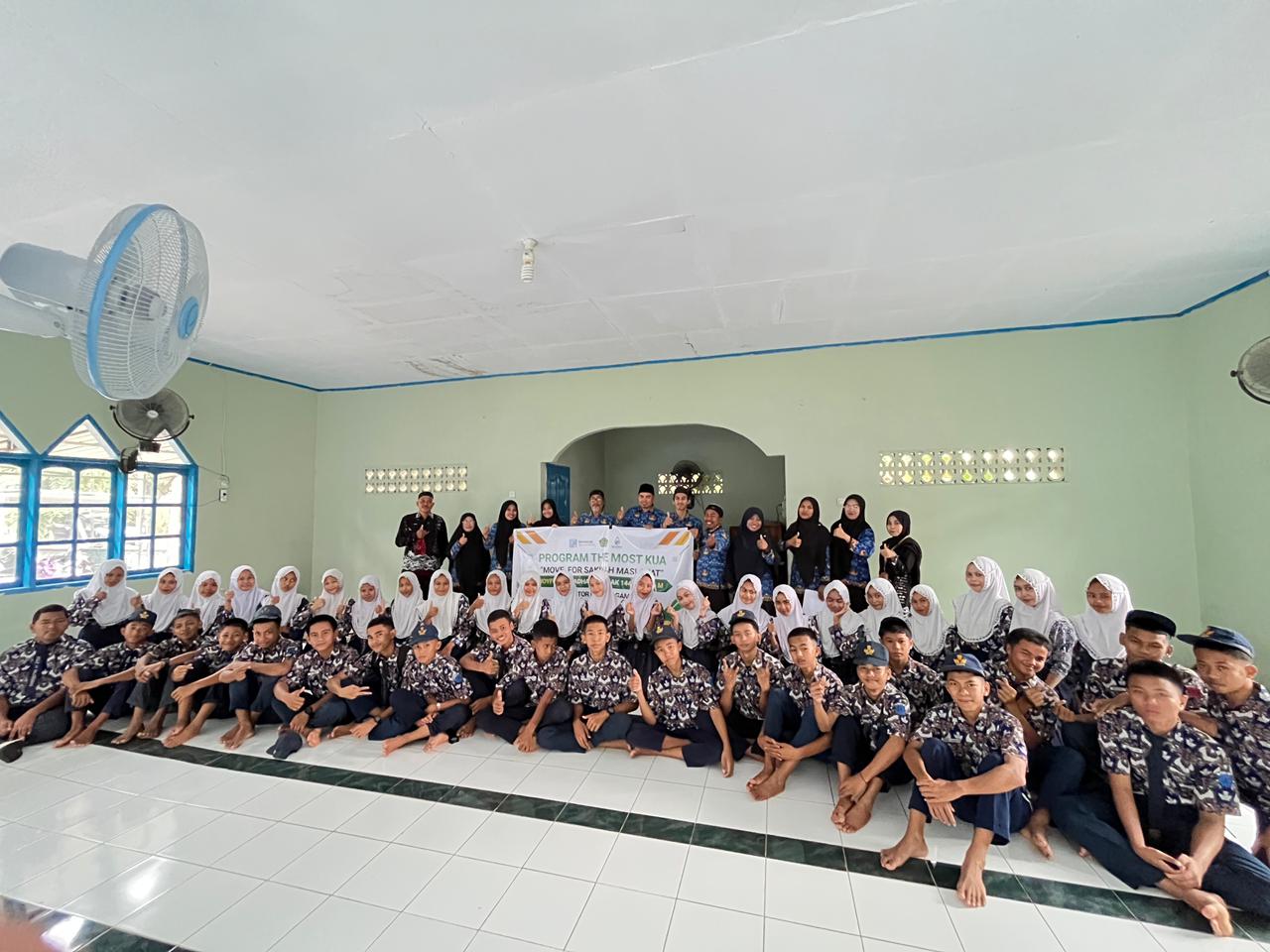 KUA Salomekko Gelar Kegiatan “The Most KUA” Ramadan untuk Edukasi Remaja di SMPN 1 Salomekko